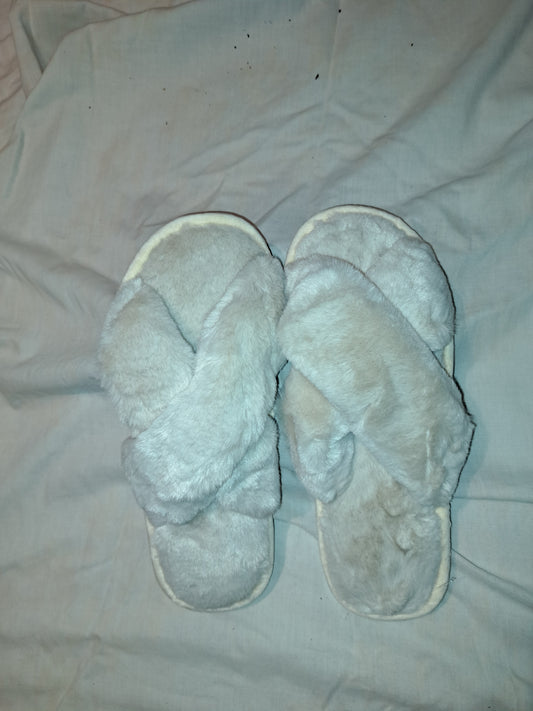 Women White Plush Slippers