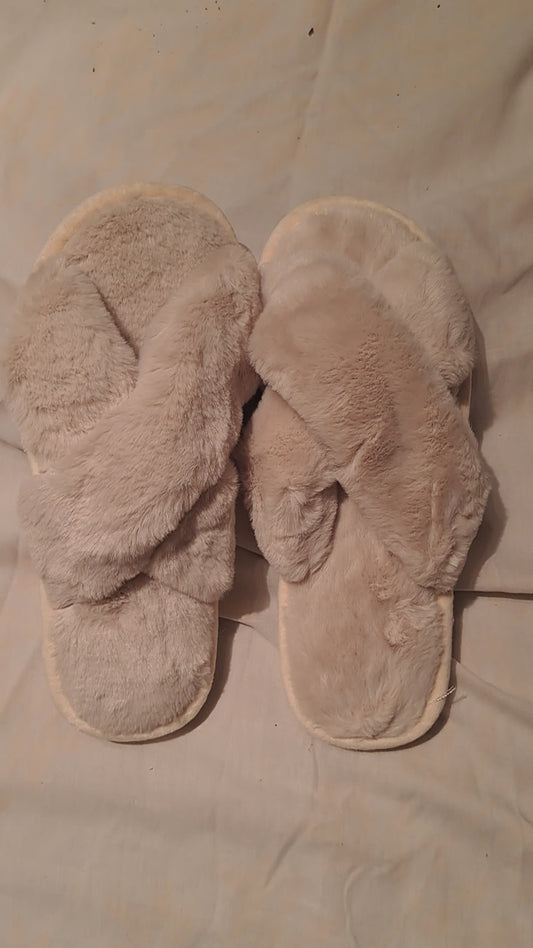 Women White  Plush Slippers